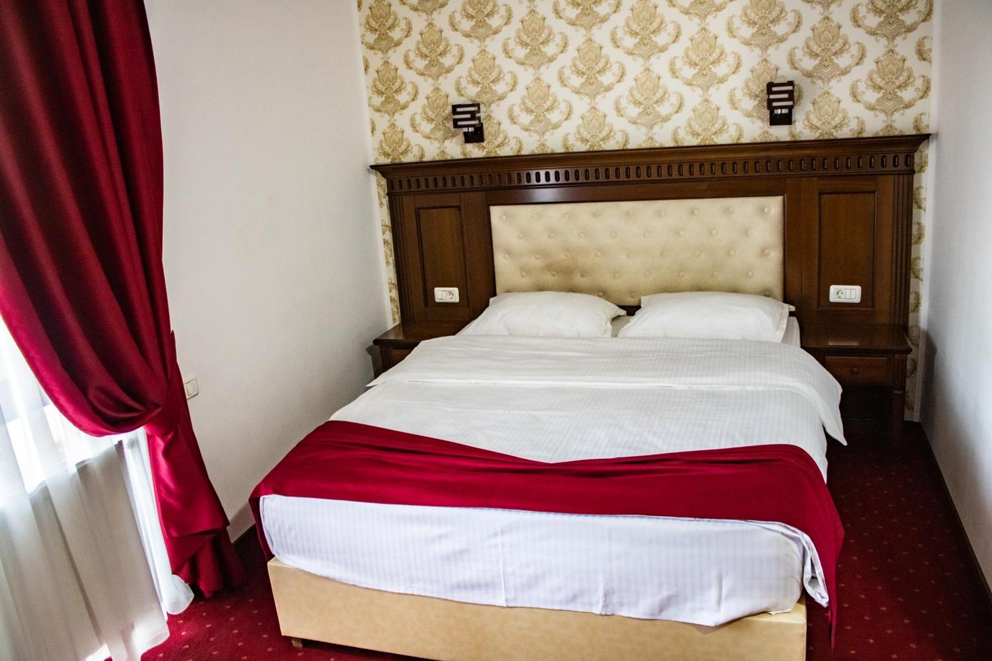 Hotel Rebis Brăila Екстериор снимка